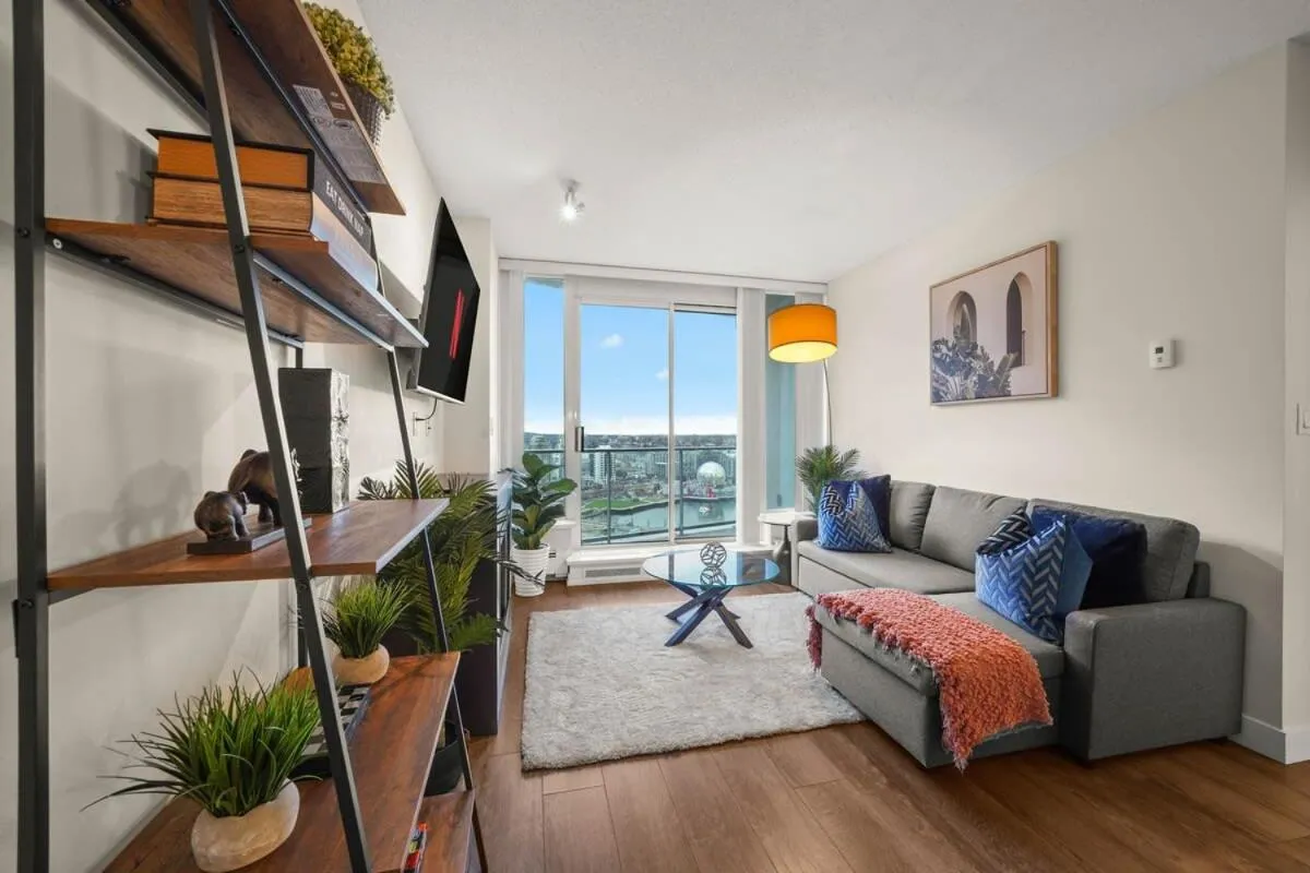 Image 4 of Dazzling Condo by Stadium Downtown w Incl Parking