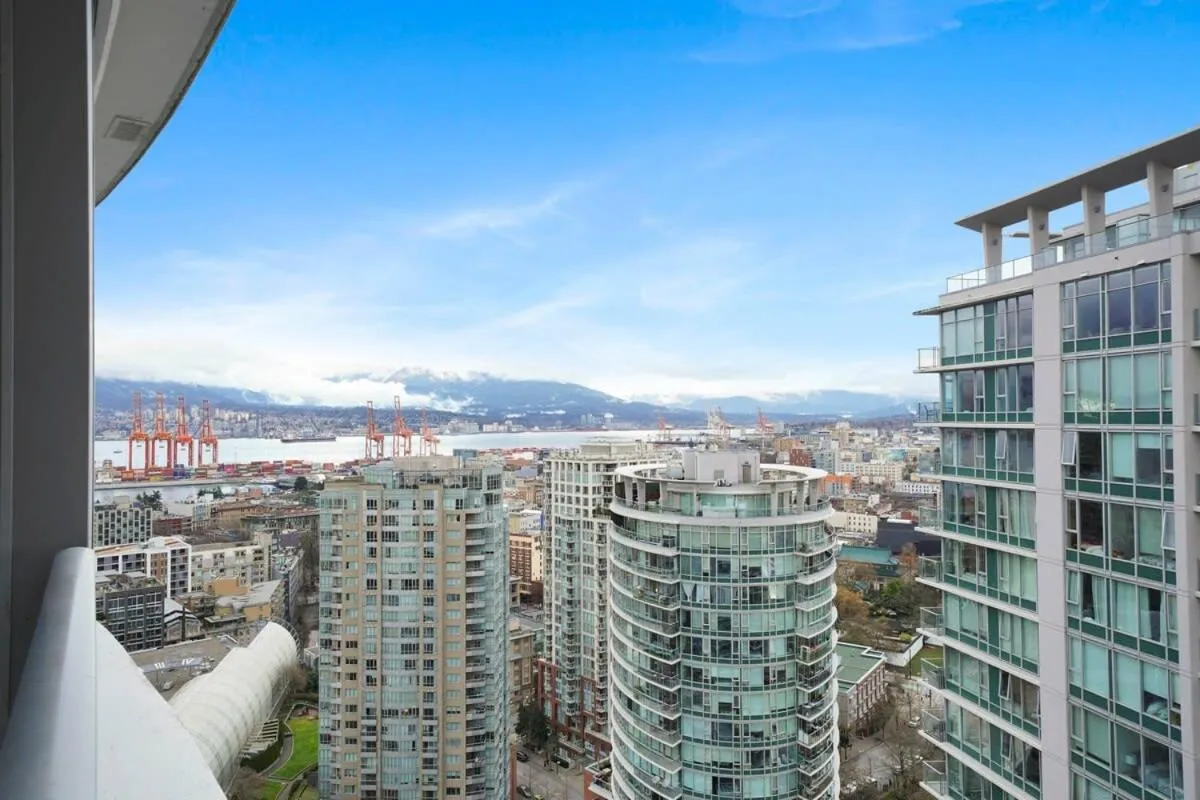 Image 5 of Dazzling Condo by Stadium Downtown w Incl Parking