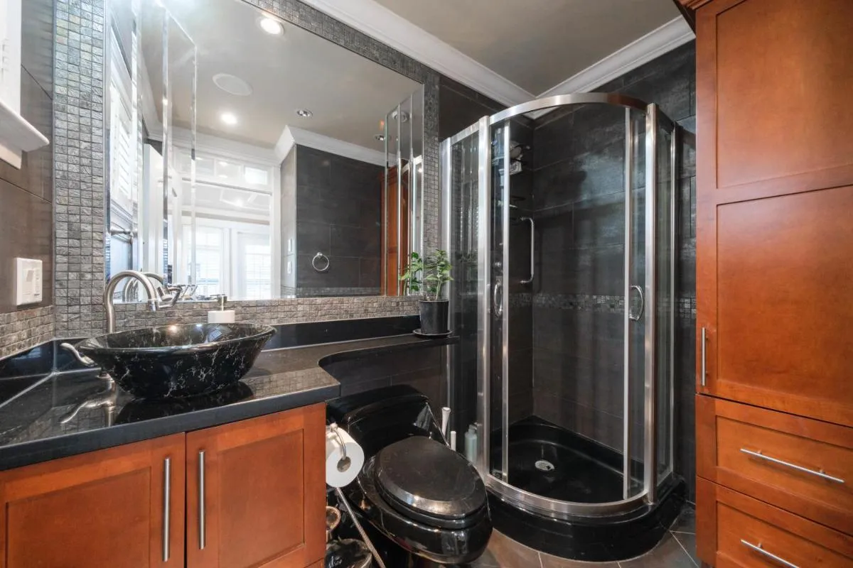 Image 1 of Deluxe Double Room with Private Washroom in Family Villa