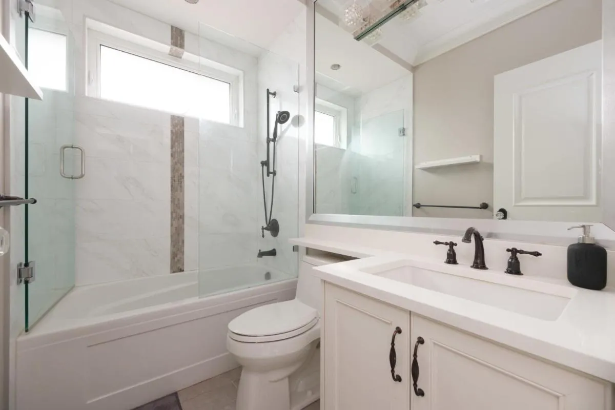 Image 3 of Deluxe Room with Private Washroom in Modern Home