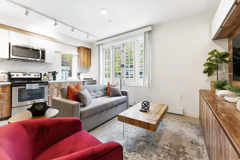 Image of Designer Cozy Condo in Vibrant West End Dwntwn