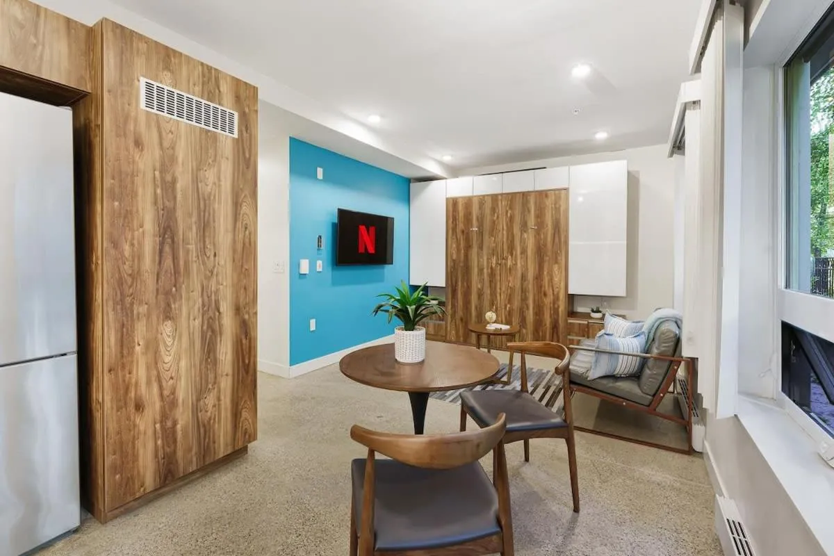 Image 4 of Designer Studio in Trendy West End Dwntwn