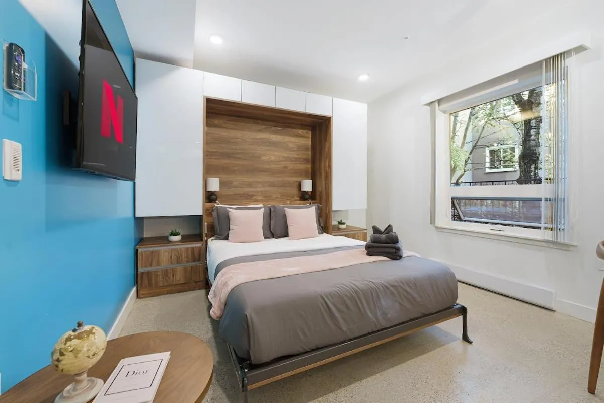 Image 5 of Designer Studio in Trendy West End Dwntwn