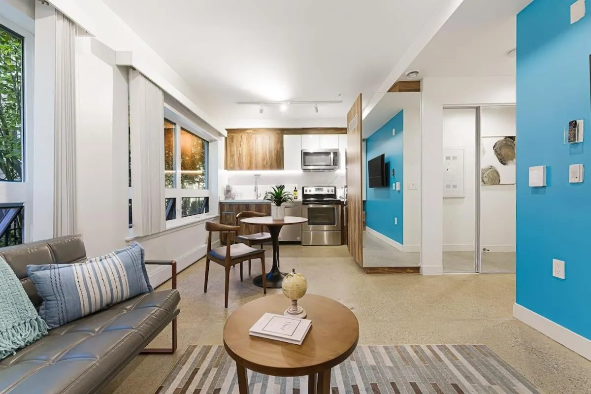 Image 3 of Designer Studio in Trendy West End Dwntwn