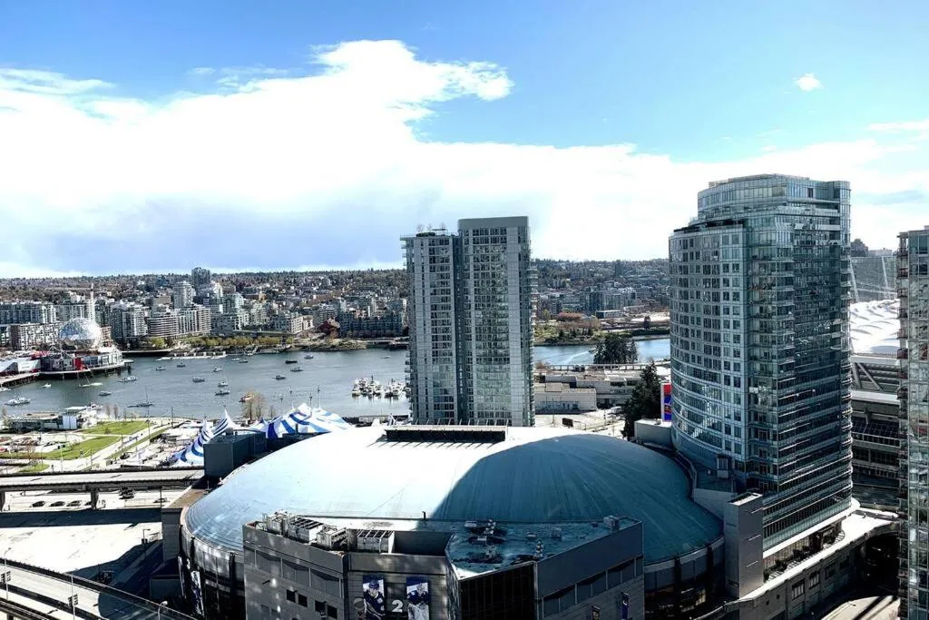 Image of Downtown 3br/2ba+Views+Skytrain+Free Parking