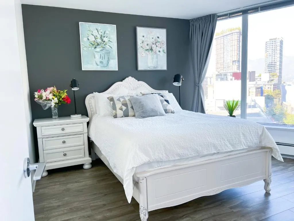 Image of Downtown 4bd 2ba View Skytrain 2 Free Parking