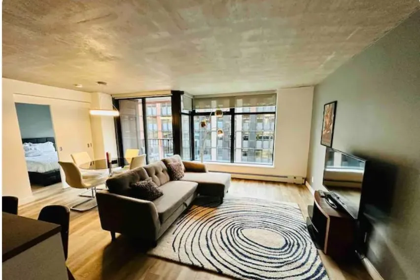 Image of Downtown Luxe