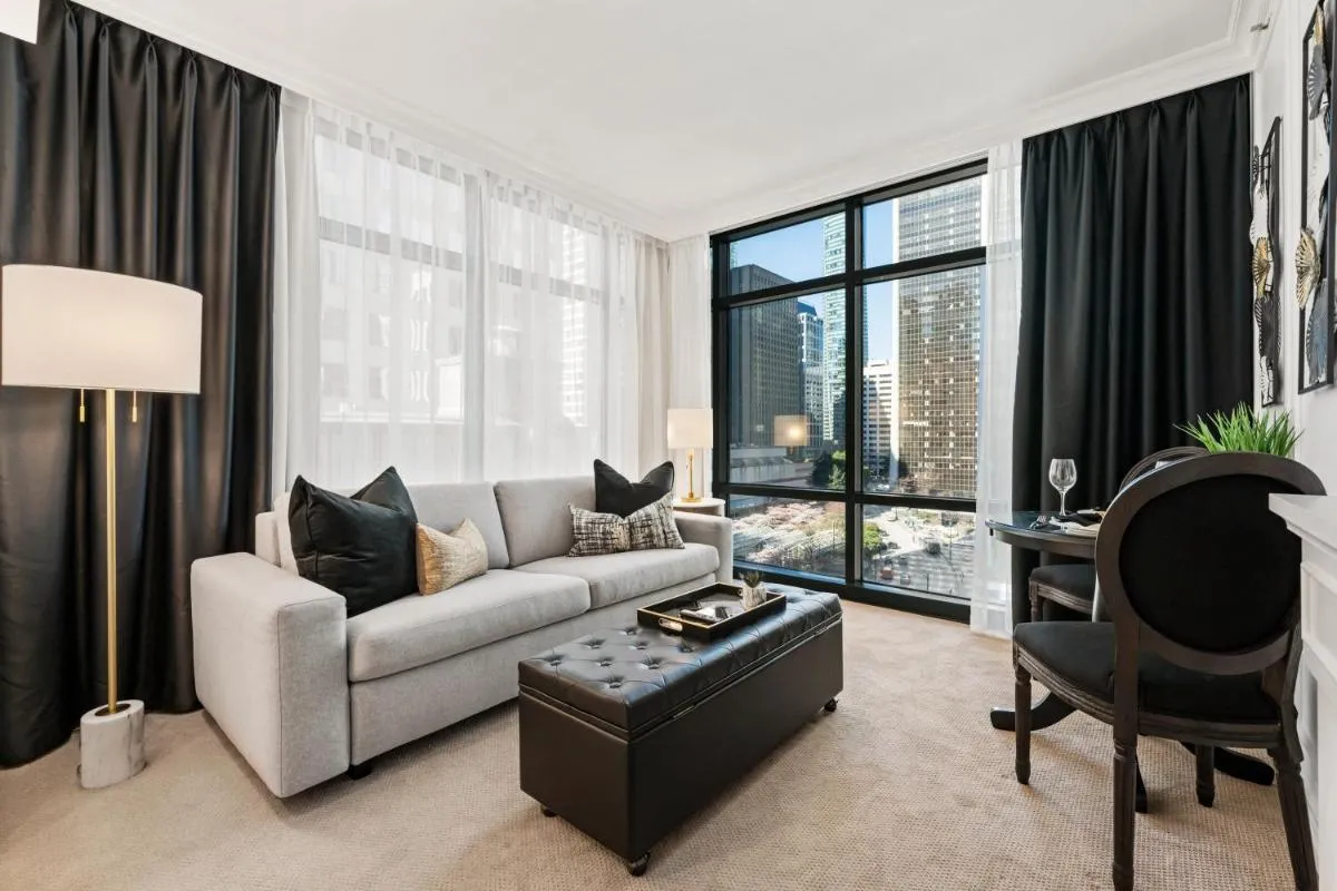 Image 1 of Elegant & Luxury 2 Bed Suite Close to Convention Centre