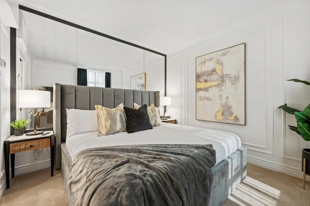 Image of Elegant & Luxury 2 Bed Suite Close to Convention Centre