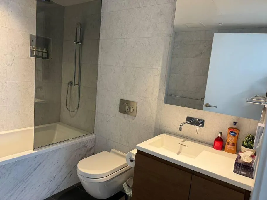 Image 2 of Elegant Luxury Condo & Stunning Views