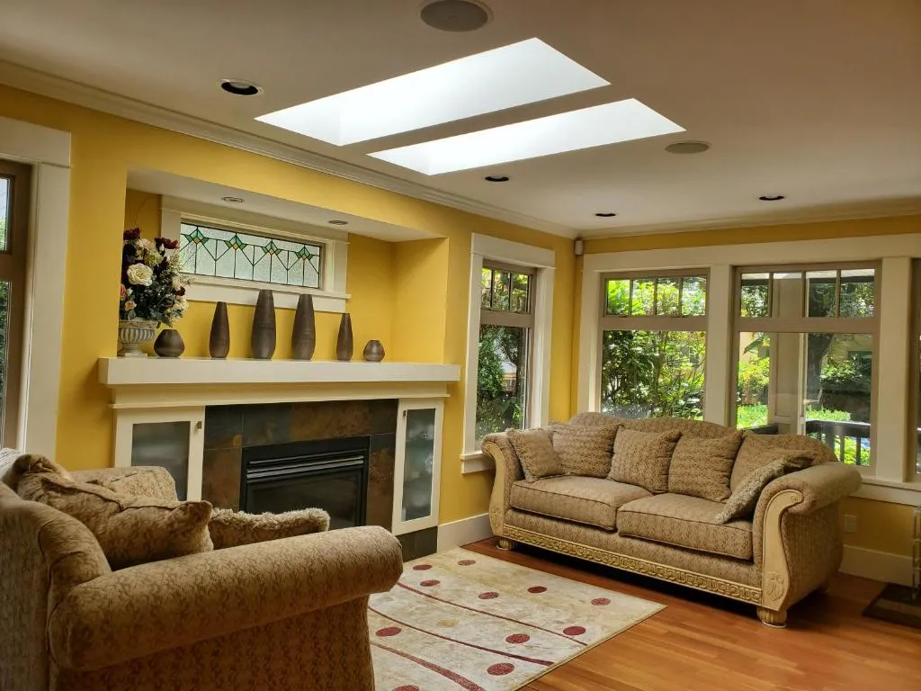 Image of Elegant, Sunny Modern Home with Skylights – Kitsilano, Vancouver