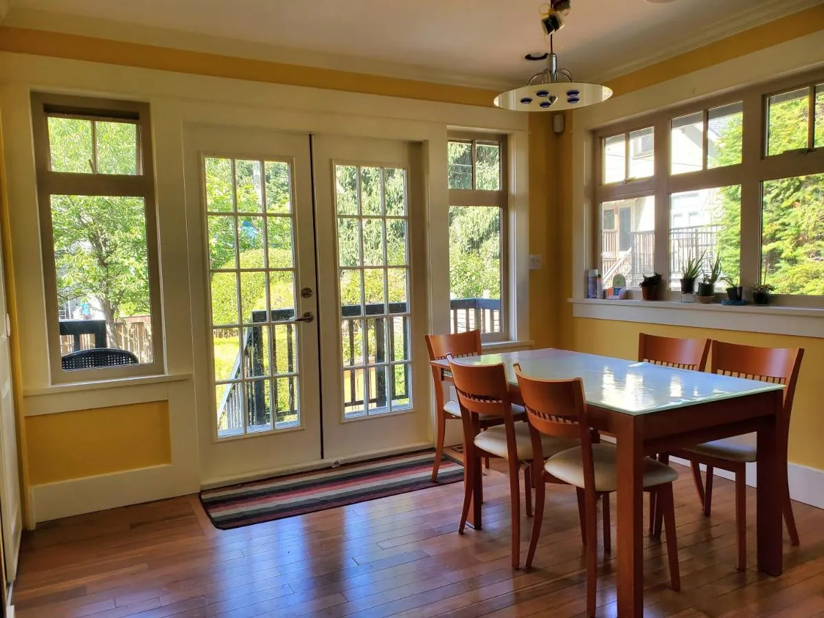 Image 5 of Elegant, Sunny Modern Home with Skylights – Kitsilano, Vancouver