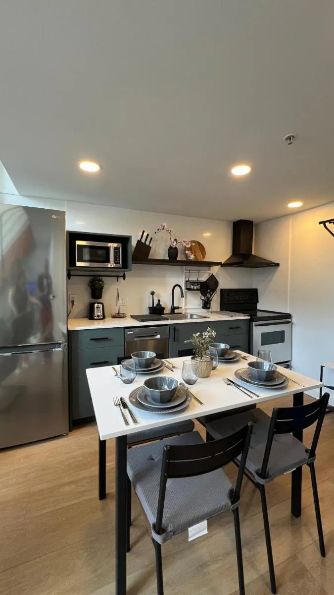 Image 6 of Elegant Unique Downtown Vancouver Loft, Comfort & Convenience Combined