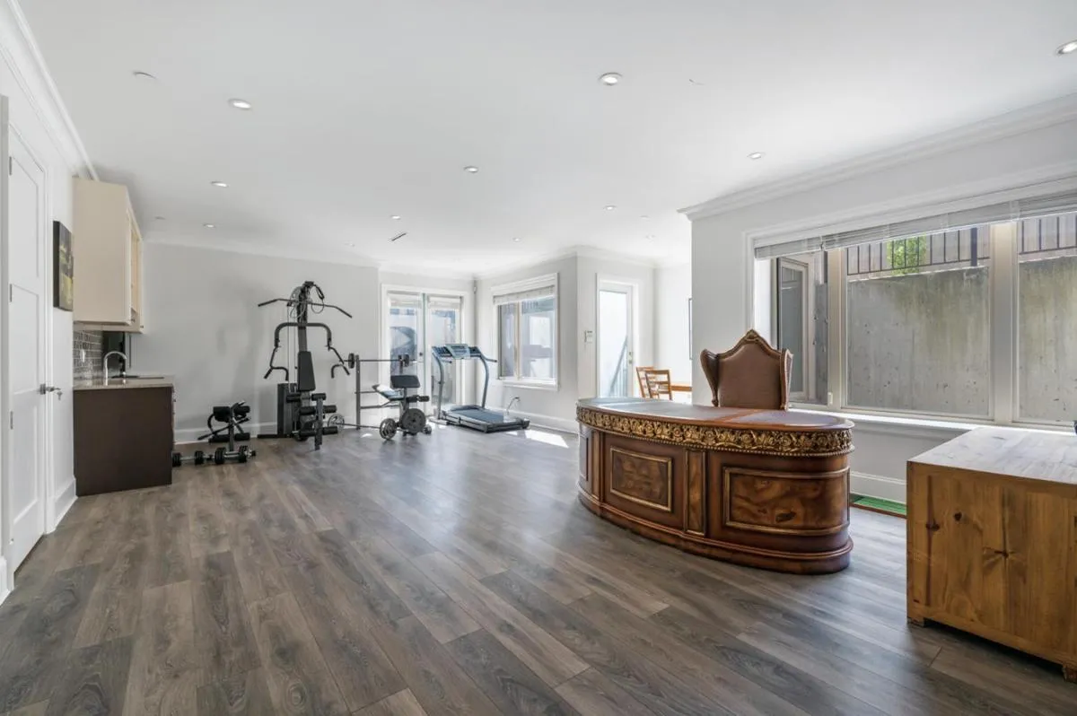 Image 1 of Elegant Vancouver Room with Private Bathroom