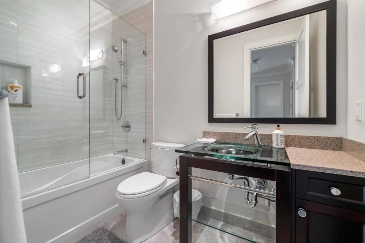 Image 5 of Elegant Vancouver Room with Private Bathroom