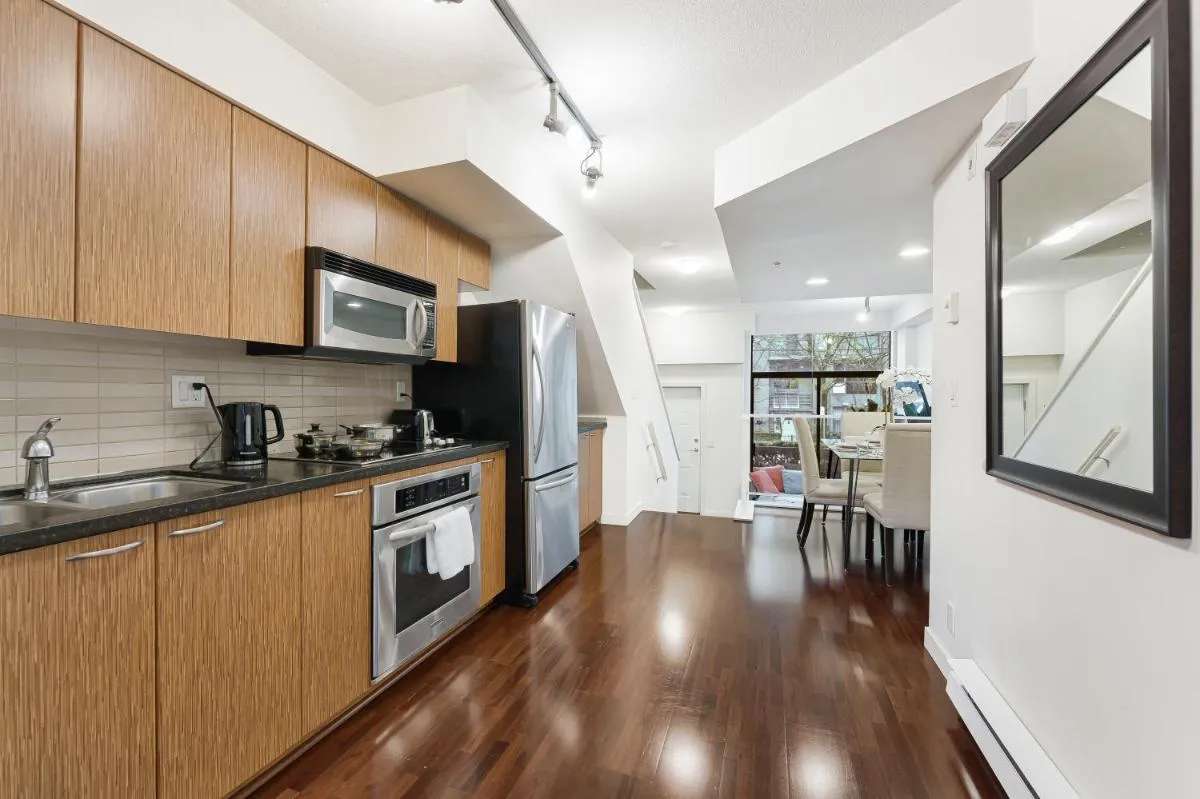 Image 5 of Exclusive Yaletown 2 Bedroom Apartment Urban Living at Its Best