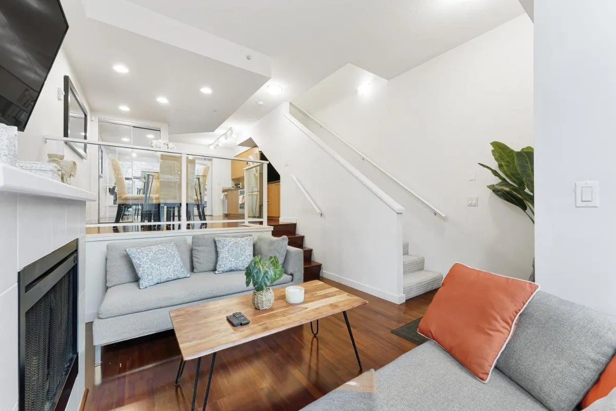 Image 4 of Exclusive Yaletown 2 Bedroom Apartment Urban Living at Its Best