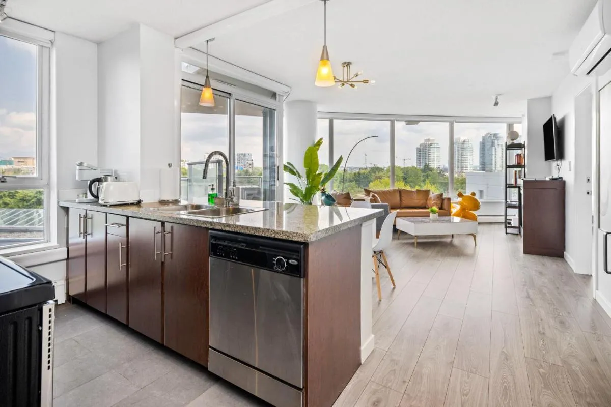 Image 4 of GardenView Modern Condo with Parking, Gym, Pool, AC