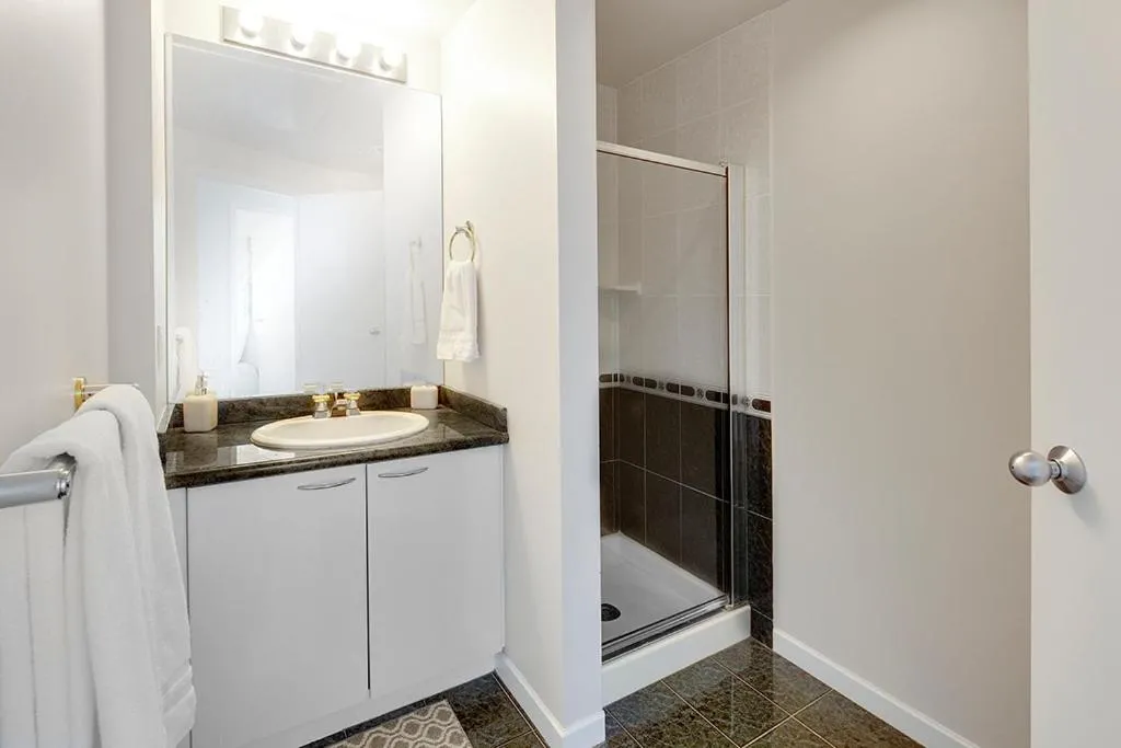 Image 2 of Gorgeous Harbour Haven – Stylish 3 Bedroom Retreat – The Best Location Downtown!