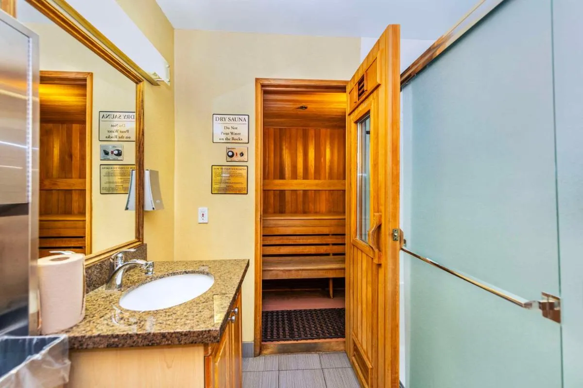 Image 2 of Grand Park Hotel & Suites Downtown Vancouver, Ascend Hotel Collection