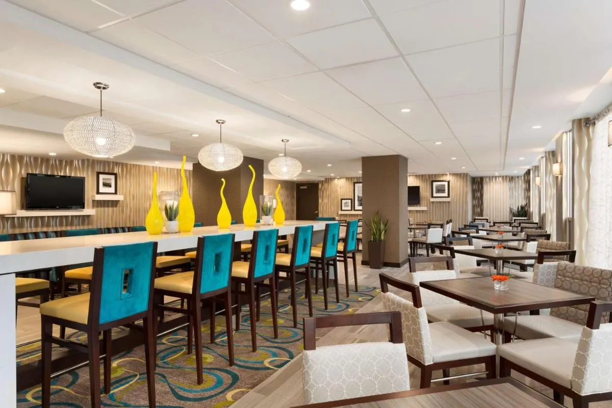 Image 2 of Hampton Inn & Suites, by Hilton – Vancouver Downtown