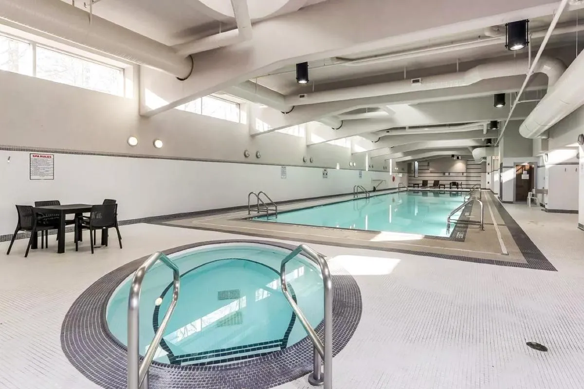 Image 3 of Heart of Downtown 1 bd – Pool, Gym, Parking, Office, AC