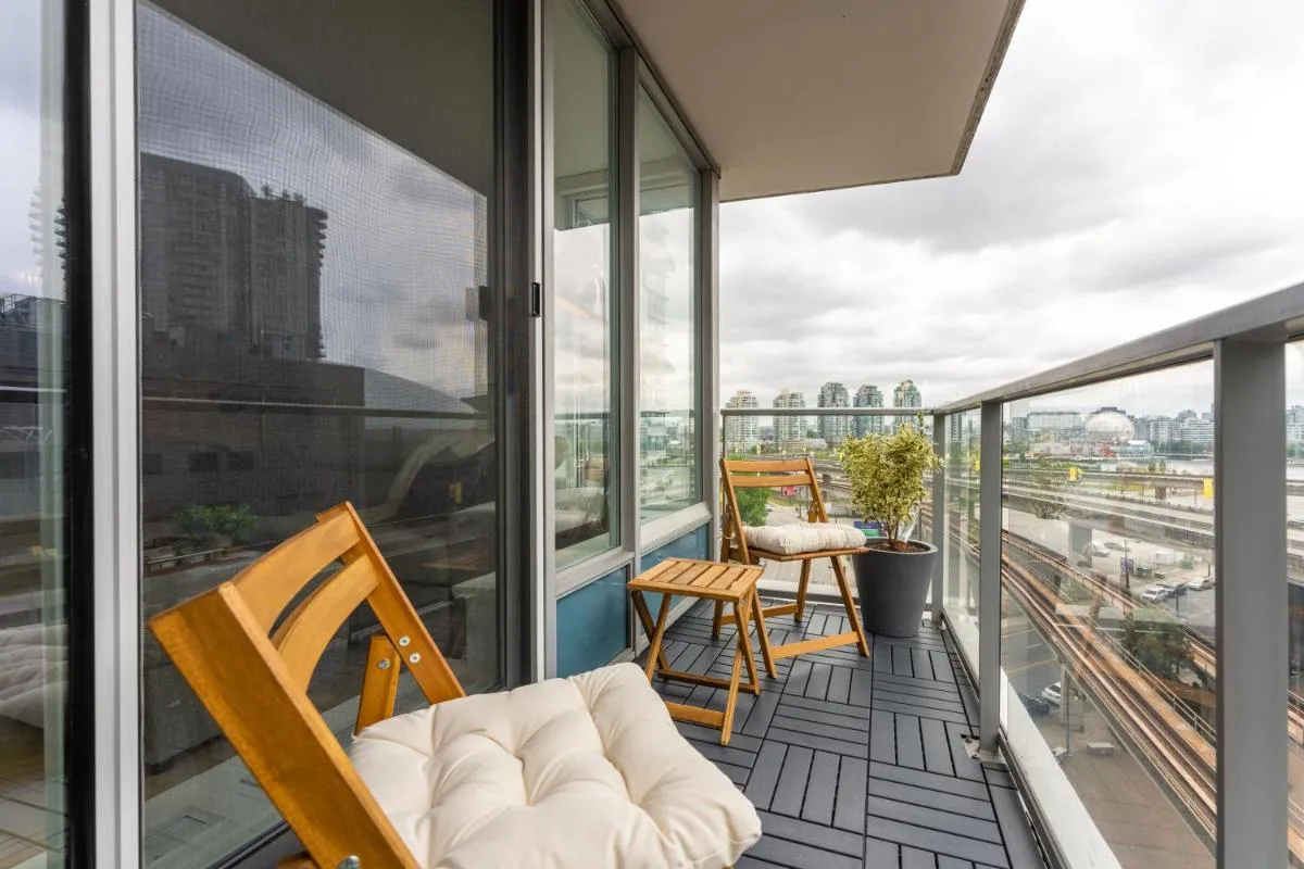 Image 6 of Heart of Downtown 1 bd – Pool, Gym, Parking, Office, AC