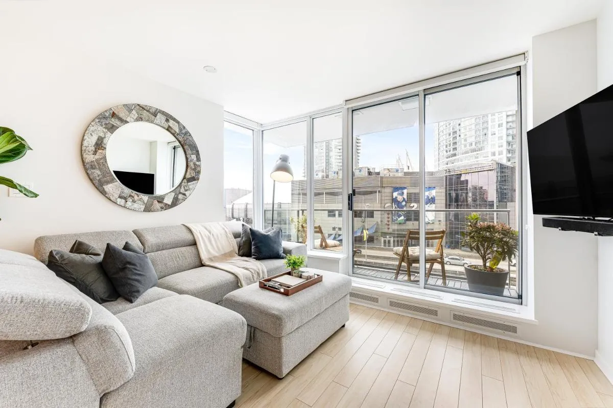 Image 5 of Heart of Downtown 1 bd – Pool, Gym, Parking, Office, AC