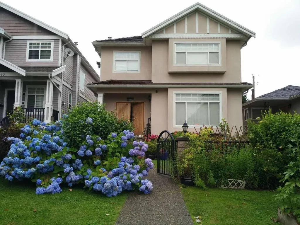 Image of Helen’s House / Close to Skytrain and Airport
