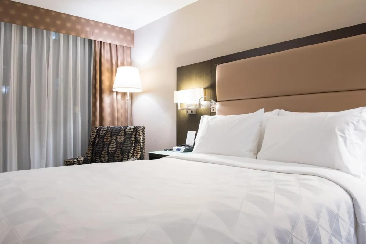 Image 4 of Holiday Inn & Suites Vancouver Downtown, an IHG Hotel