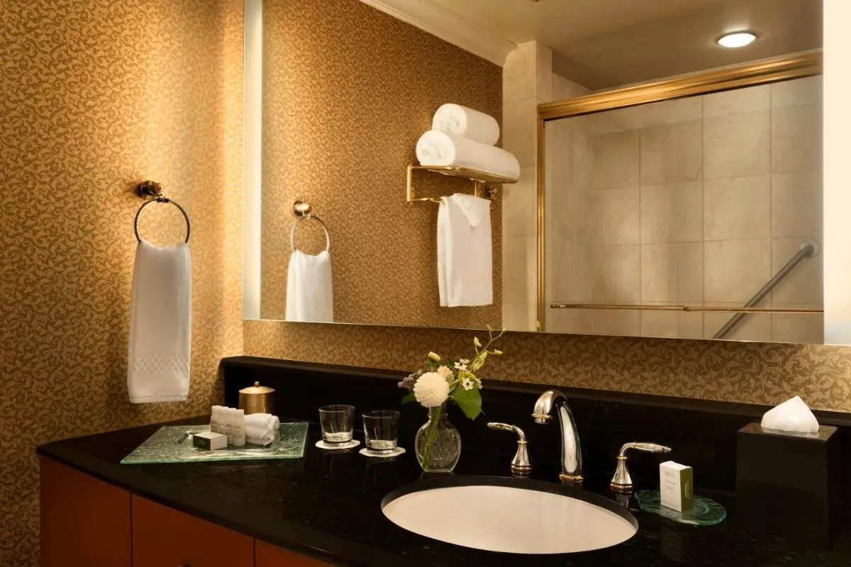 Image 2 of Hotel Le Soleil by Executive Hotels