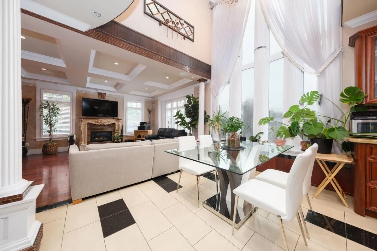 Image 2 of Luxurious 8-Bedroom Villa in Central Vancouver