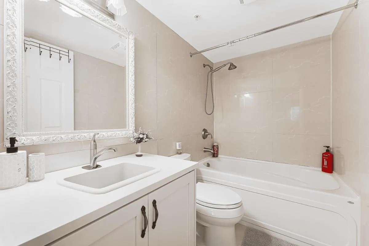 Image 6 of Luxurious Coal Harbour Duplex Steps from the Water