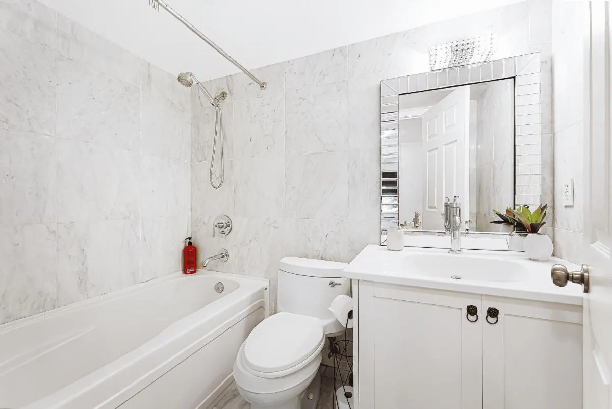Image 2 of Luxurious Coal Harbour Duplex Steps from the Water