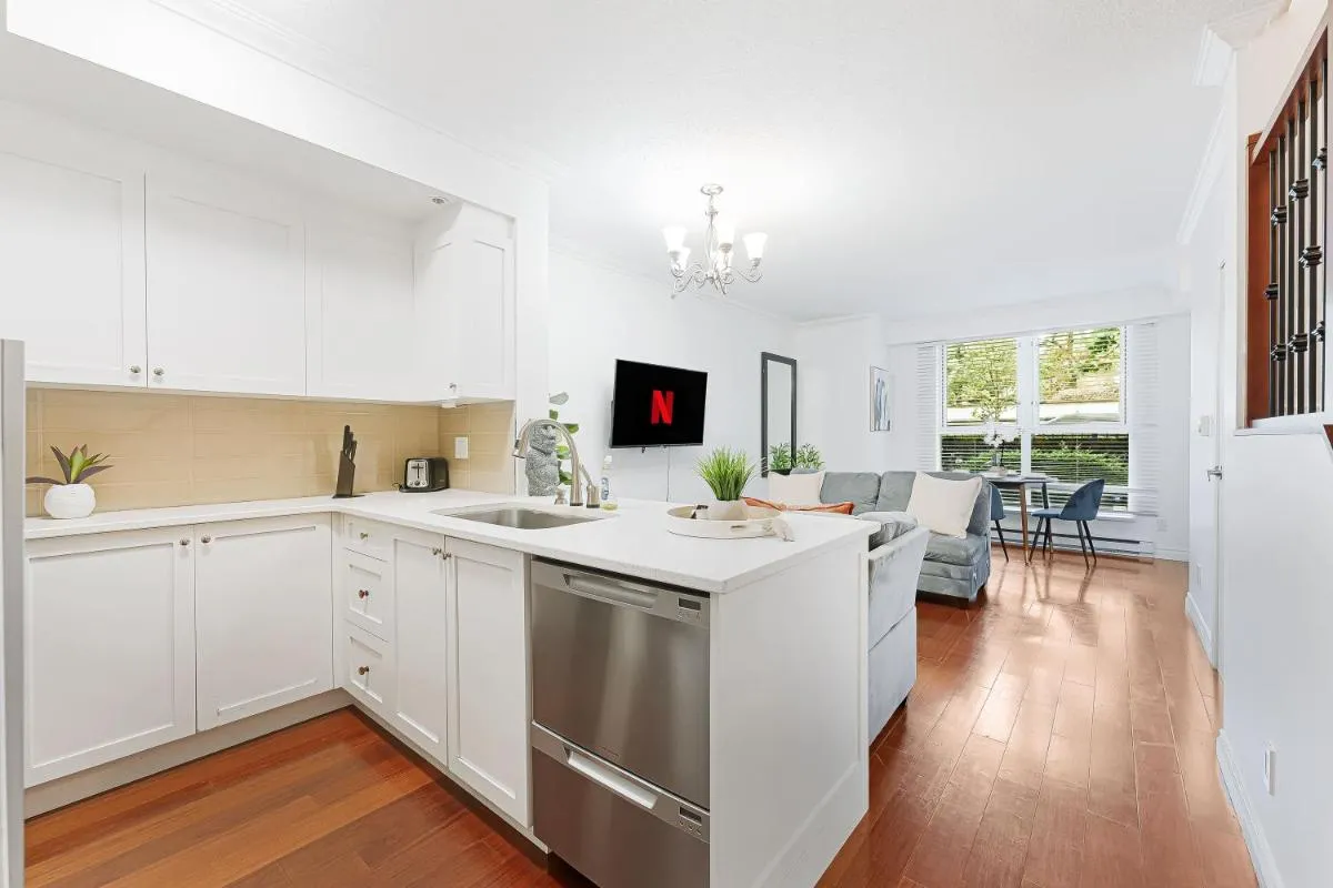 Image 3 of Luxurious Coal Harbour Duplex Steps from the Water
