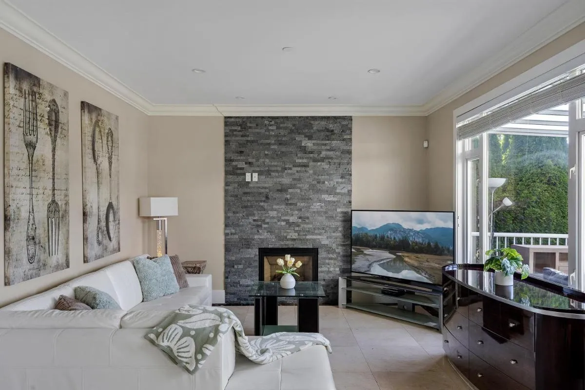 Image 6 of Luxurious Multi-Family Home in Vancouver West, 10 Mins Downtown