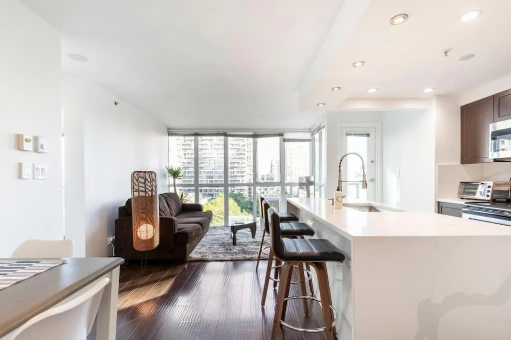 Image of Luxury 2-bedroom condo beach side Yaletown