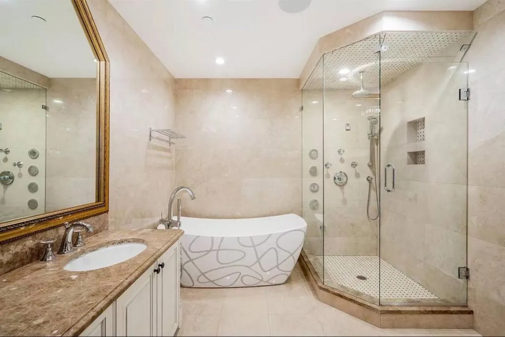 Image 5 of Luxury 5-bedrooms in Vancouver Point Grey
