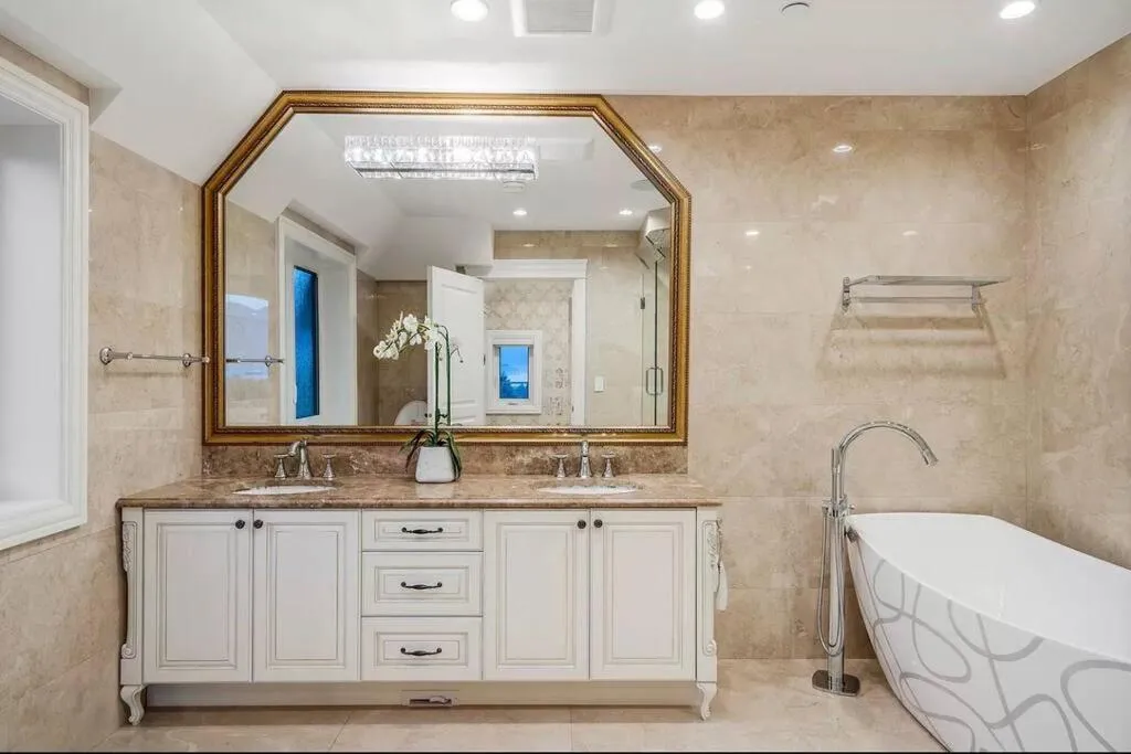 Image 4 of Luxury 5-bedrooms in Vancouver Point Grey