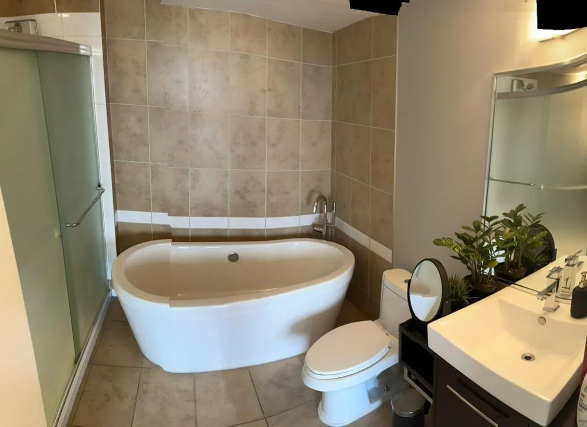 Image 2 of Luxury Apartment Jacuzzi Pool & Sauna in Prime Location