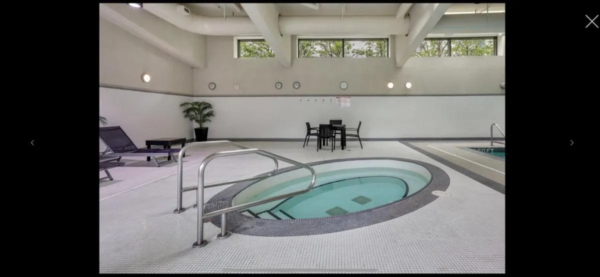 Image 3 of Luxury Apartment Jacuzzi Pool & Sauna in Prime Location