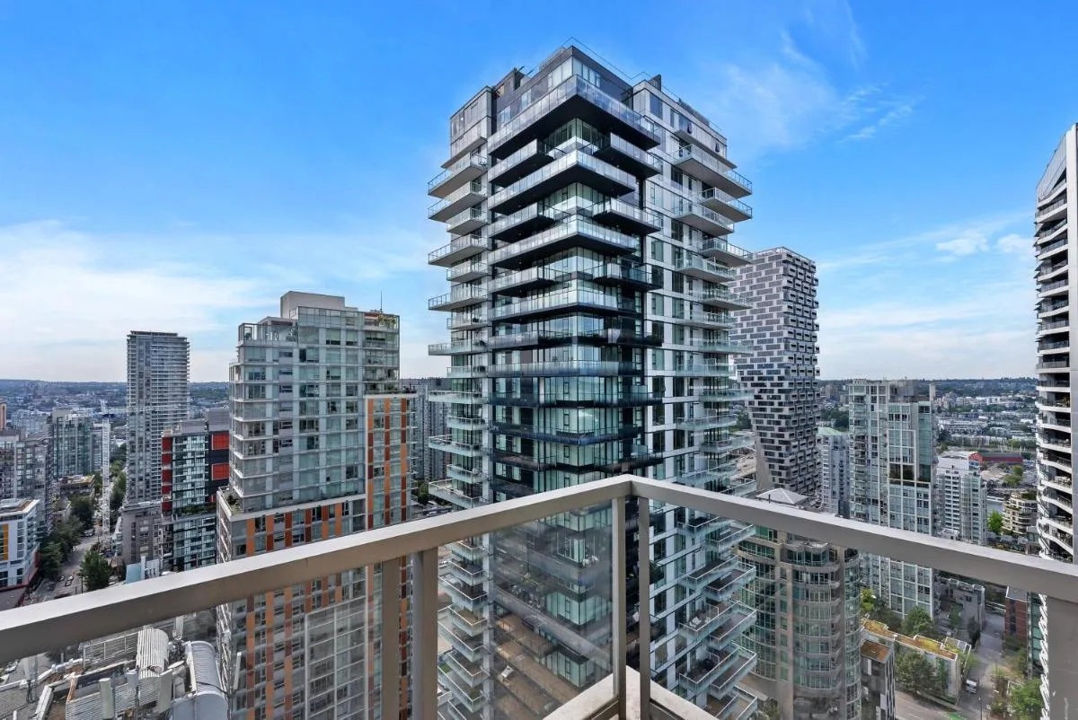 Image 4 of Luxury Two-Bedroom Apartment with Stunning City and Ocean Views