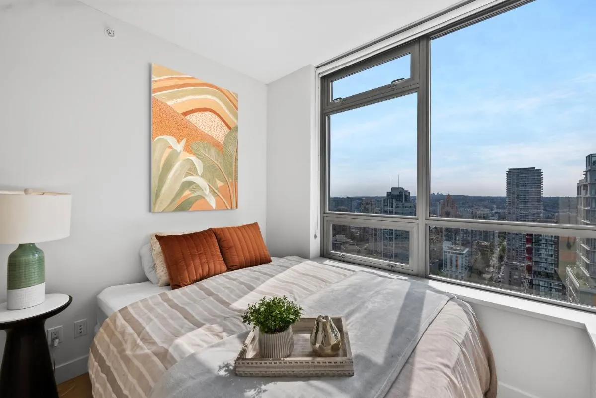 Image 5 of Luxury Two-Bedroom Apartment with Stunning City and Ocean Views