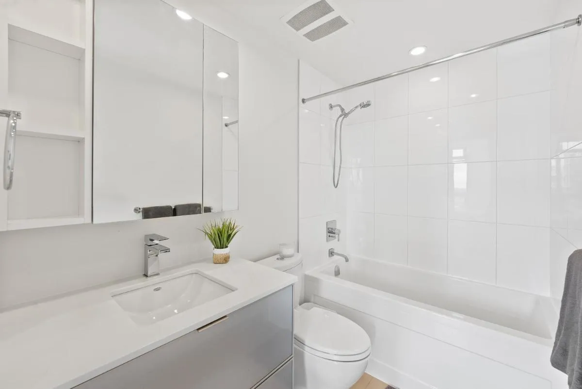 Image 2 of Luxury Two-Bedroom Apartment with Stunning City and Ocean Views