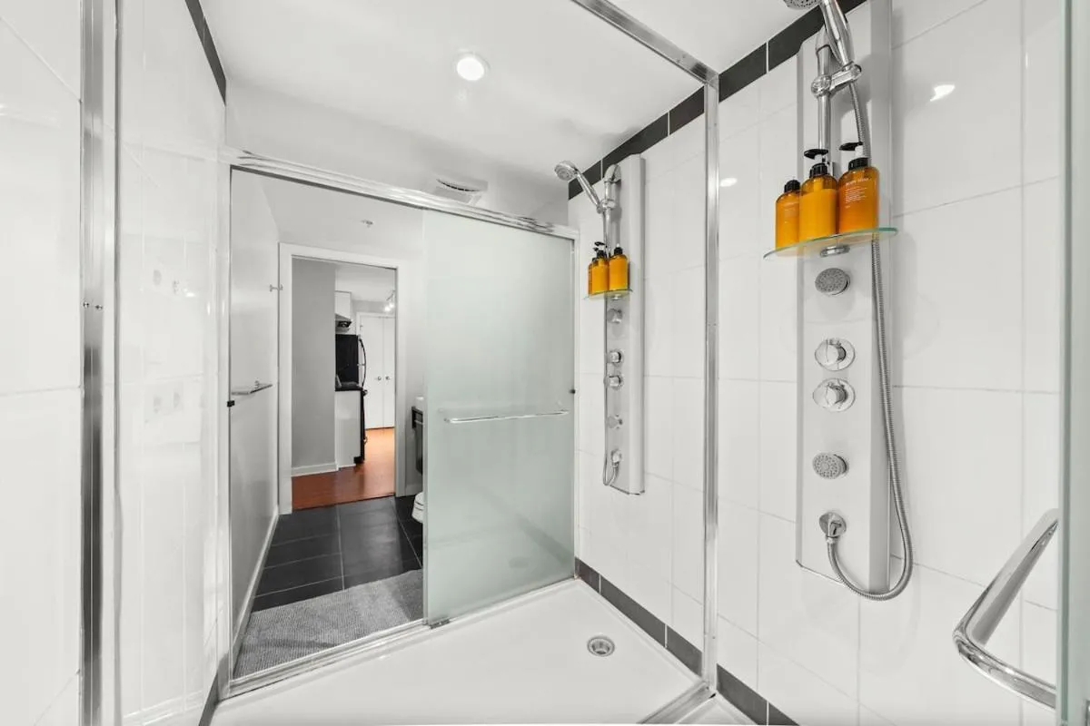 Image 2 of Modern 2-BR Condo by Stadium DT w Free Parking