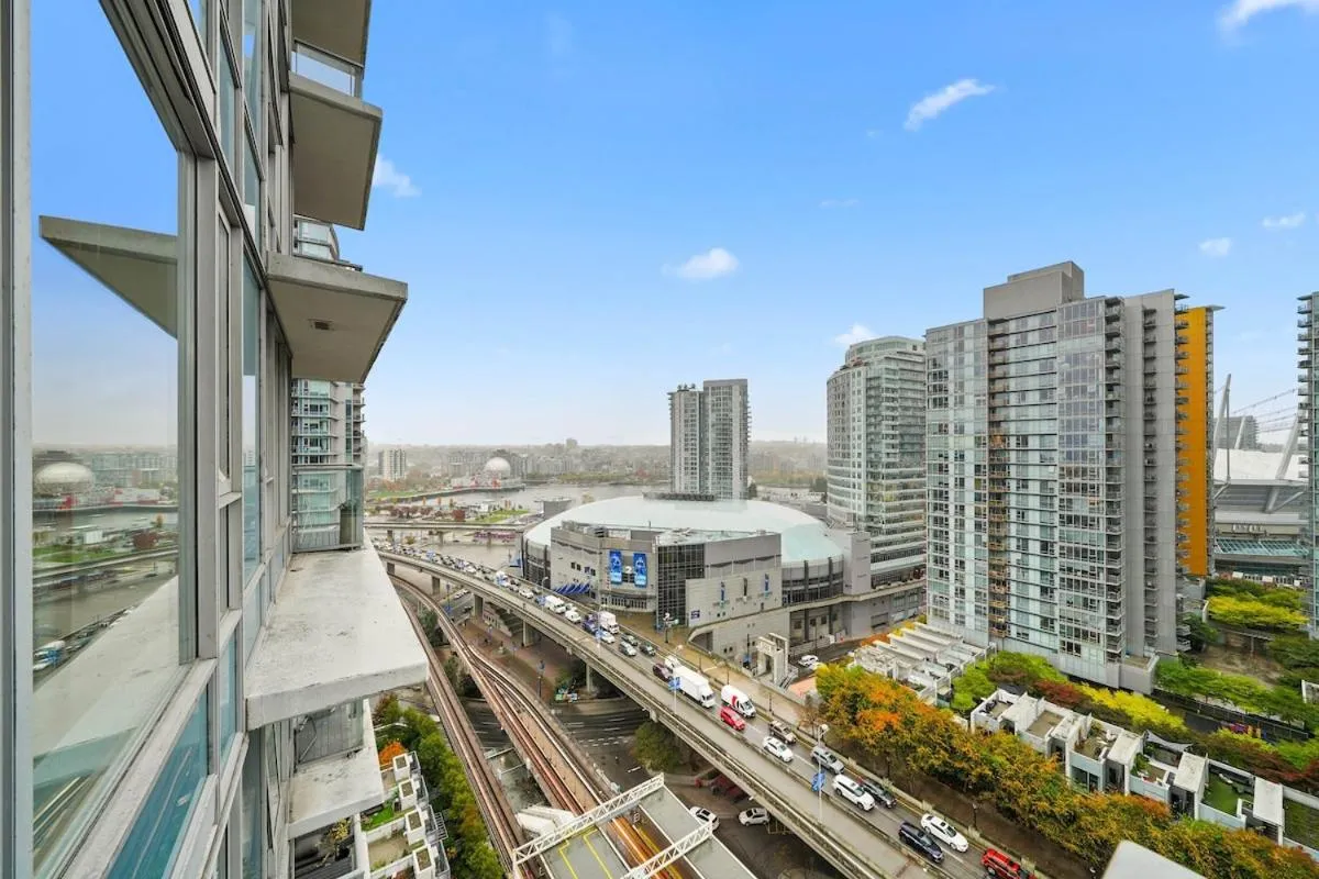 Image 5 of Modern 2-BR Condo by Stadium DT w Free Parking