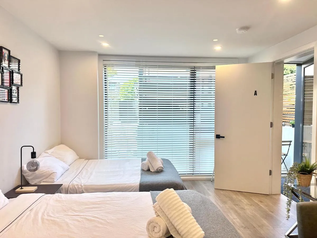 Image 3 of Modern New Private Bathroom Suite, 8mins to UBC& 15mins to Downtown