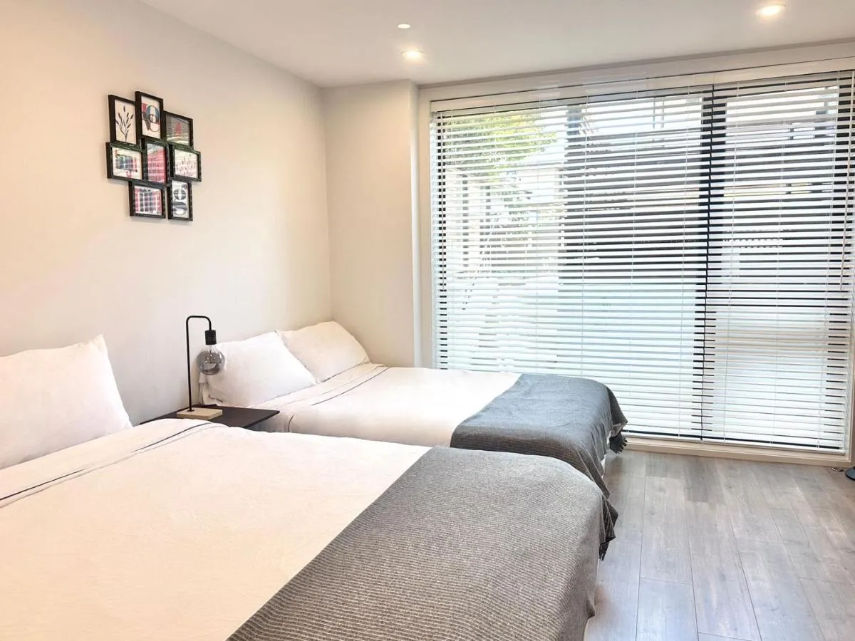 Image 4 of Modern New Private Bathroom Suite, 8mins to UBC& 15mins to Downtown