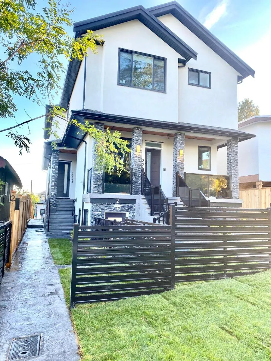 Image 3 of Modern and New house near PNE