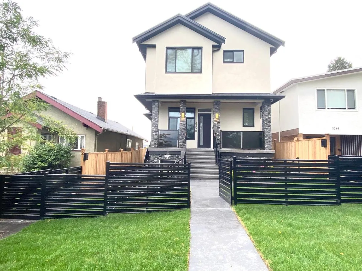 Image 1 of Modern and New house near PNE